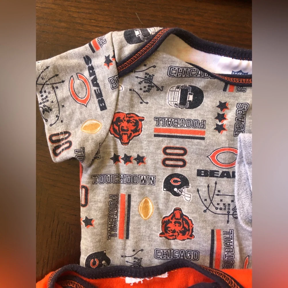 Chicago Teams Short Sleeve Onesie Bundle of 5 Sz 6-12 Mo Bears, Blackhawks Cubs
